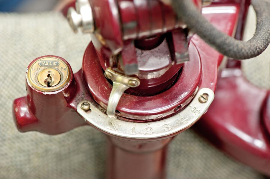  Detroit Electric Model 46 Cape Top Roadster 1914 года  (фото 8 из 26)